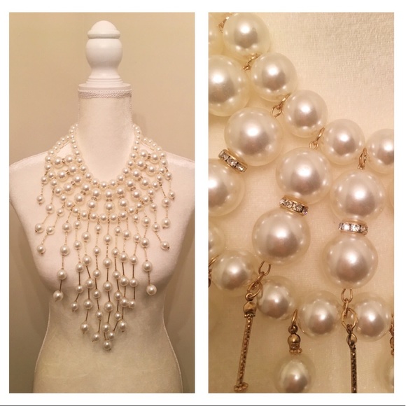 Jewelry - Huge Pearl Statement Neck Piece✨✨
